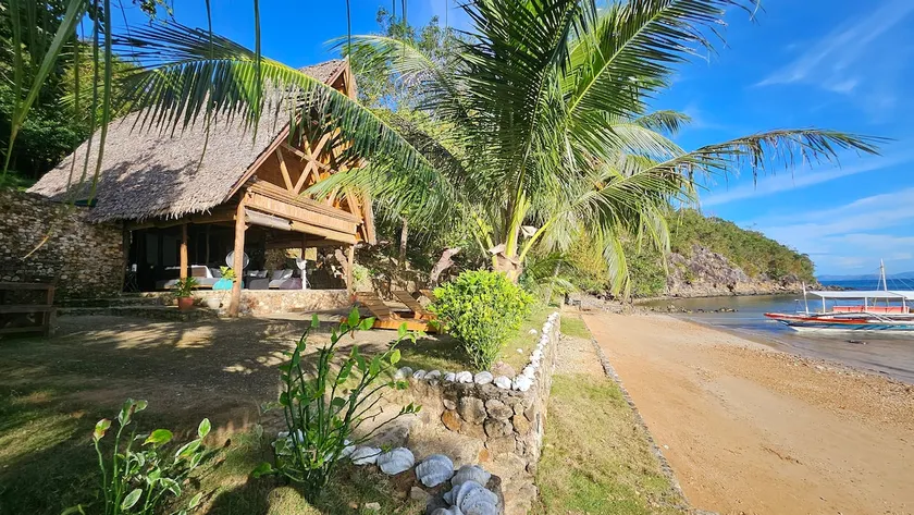 Secluded Beach House with Jetty & Coral Reef - Image 1