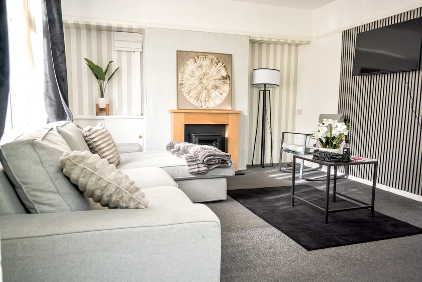 Cosy home for families and contractors - Image 1