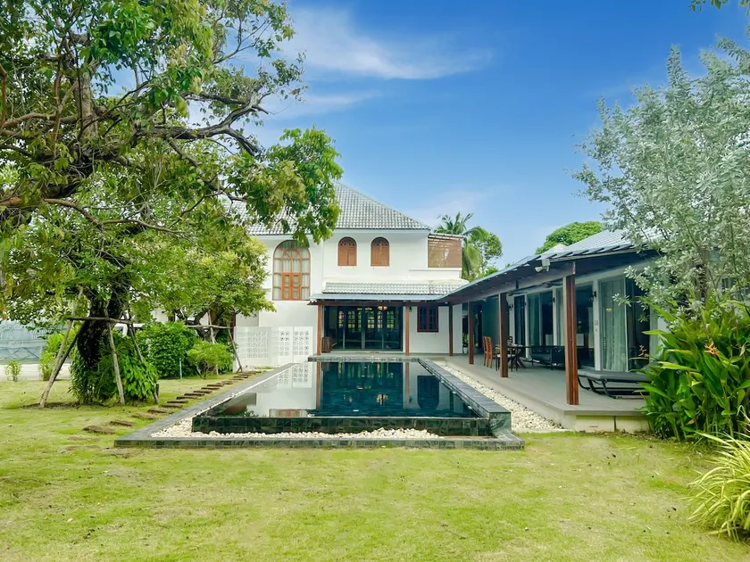 Baan Laya 1600sqm 6 Bedroom Luxury Pool Garden Villa - Central Weekend Night Market Phuket Old Street Central Mall - Image 1