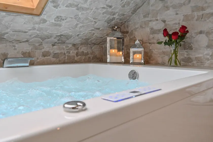 Private Spa Loft Whirlpool Sauna Hamam/Steam Bath - Image 1