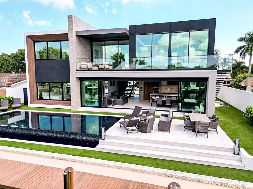 Contemporary 5BR/5.5BA Waterfront Luxury with Pool - Image 1