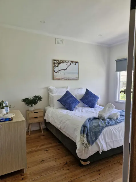 Renovated central Home sleeps 6 huge Boat Trailer Parking heating and cooling electric fire - Image 1
