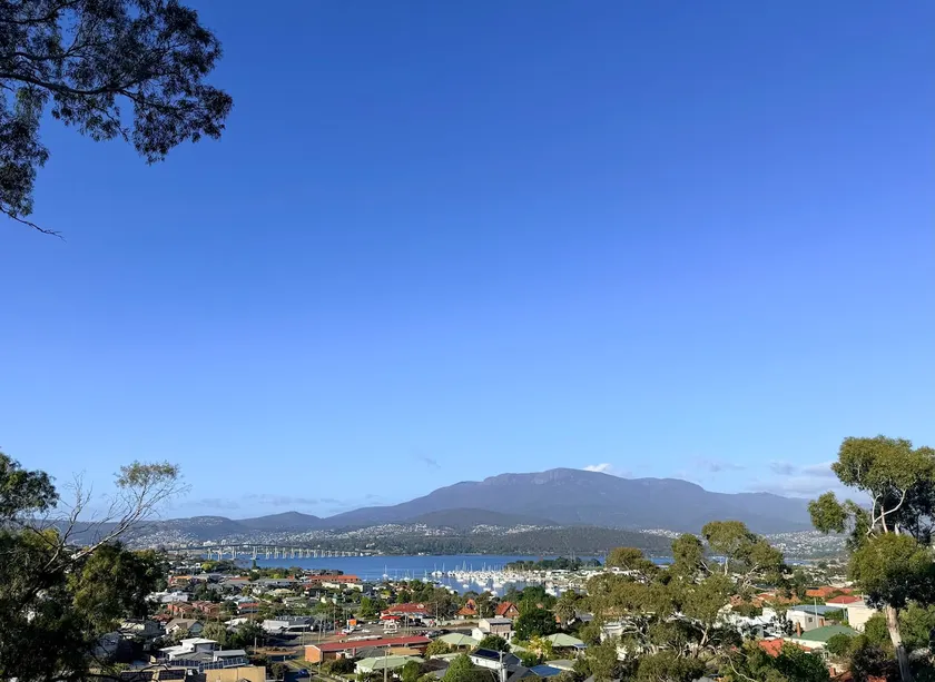 Gorgeous, Warm, Spacious and Amazing Views - Image 1
