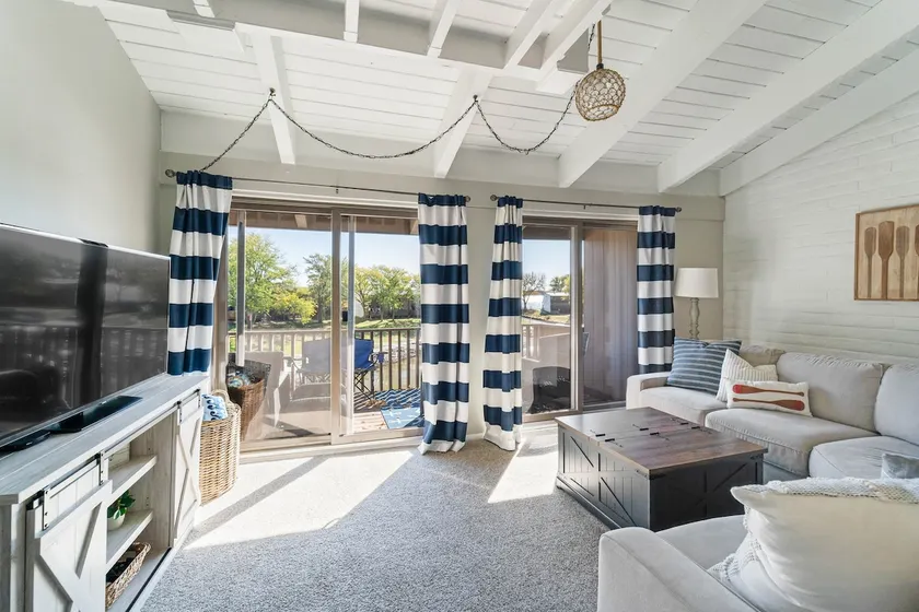 2BR-1BA, Sleeps 7 | Relaxing Lakeside Stay - Image 1