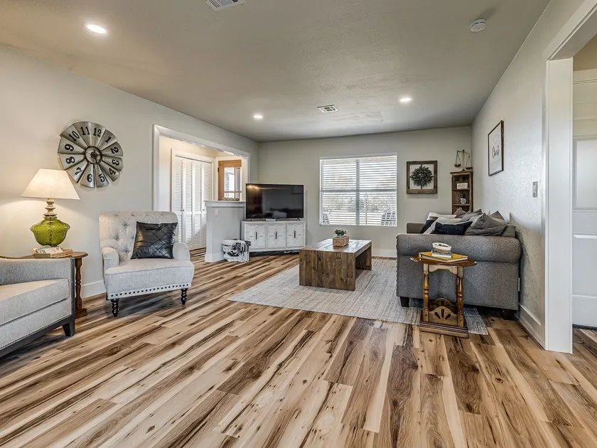 Fabulous 3-bed 2-Bath in Owasso on 3 acres! - Image 1