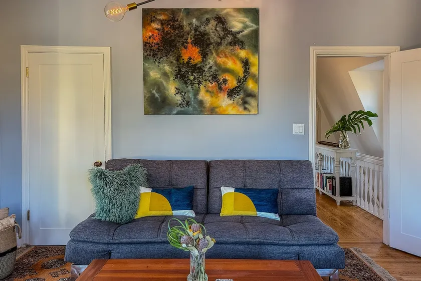 Charming Dutch Colonial House - Image 1