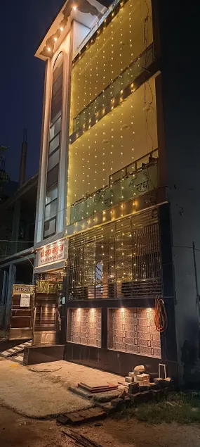 4BHK Big Group Stay |AC-WiFi-Balc-VegMeal-NrTemple - Image 1