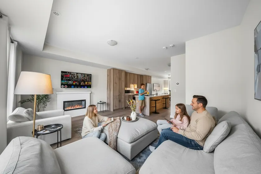 Stylish 4BR Townhome•with Parking•NearGO•30 min DT - Image 1