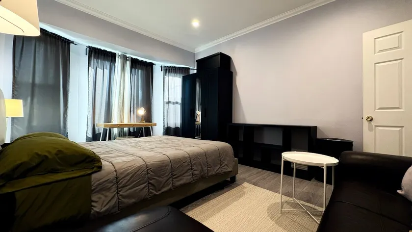 Spacious 1-bedroom, 2 queen beds for 4 people - Image 1