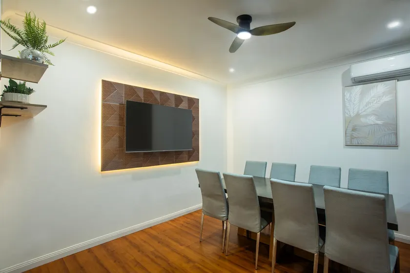 Cozy 2Bd1Bth Unit Near Shops & Airport w/ Bathtub - Image 1