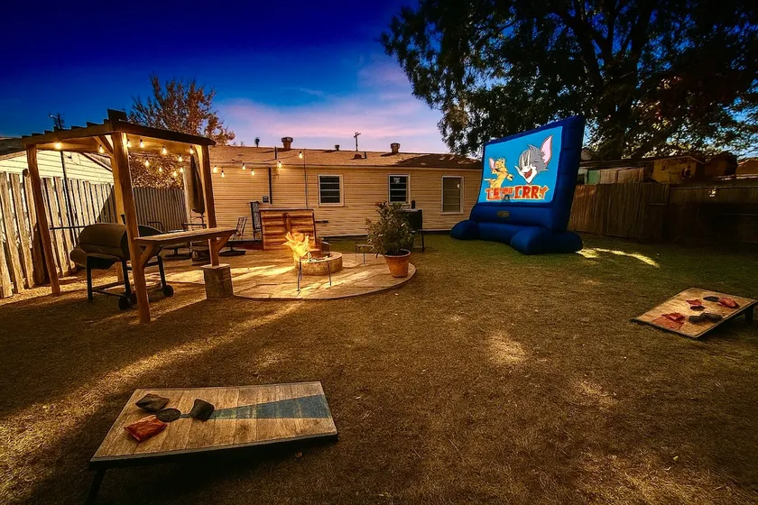 Quaint & Cozy in the Fort! Outdoor movie, fire pit - Image 1