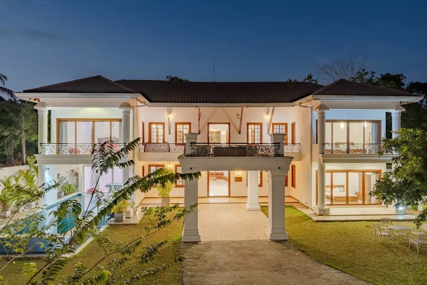 5 BR luxury Villa with Private Pool - Image 1