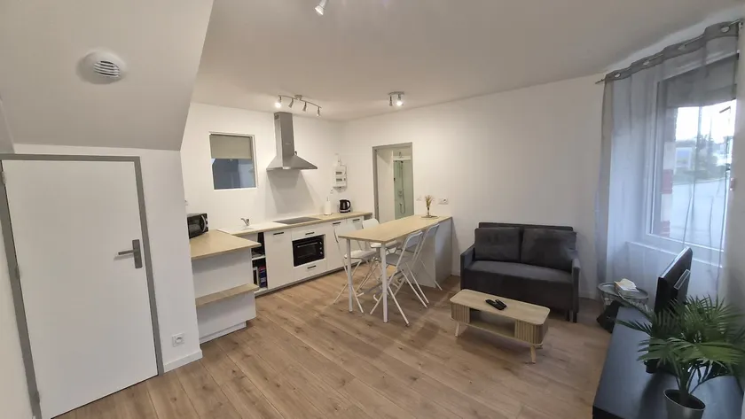 Cozy, new, air-conditioned apartment in the heart of the city - Image 1