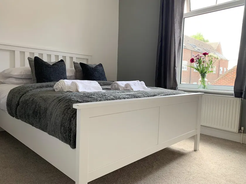 Kensington House Free Parking Sleeps 6 - Image 1