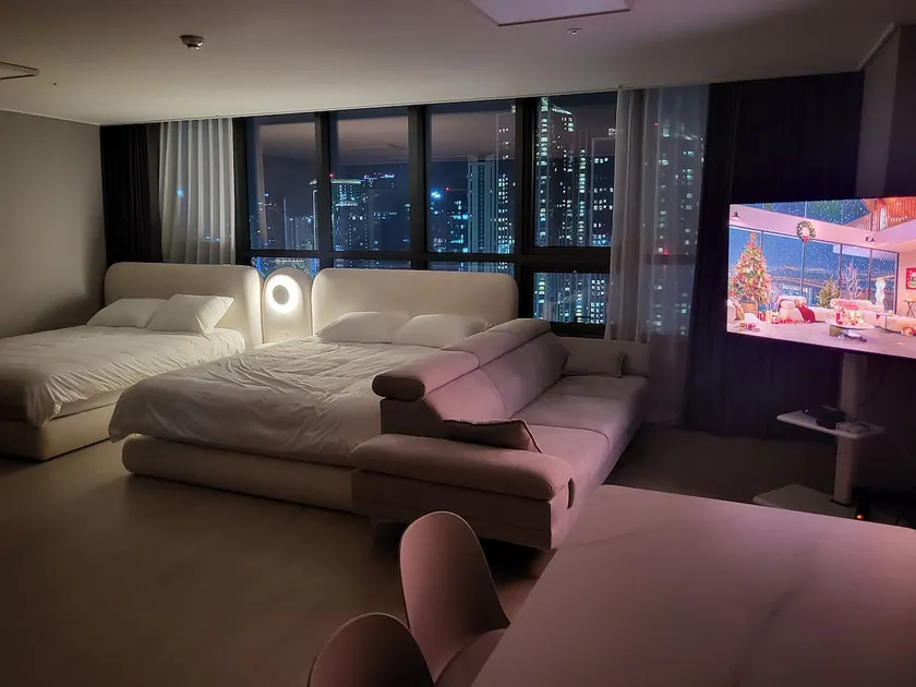 Penthouse C1 # Party Room # View Restaurant # Moonlight Festival Park # Family Trip # Staycation # Incheon Airport 30 minutes - Image 1