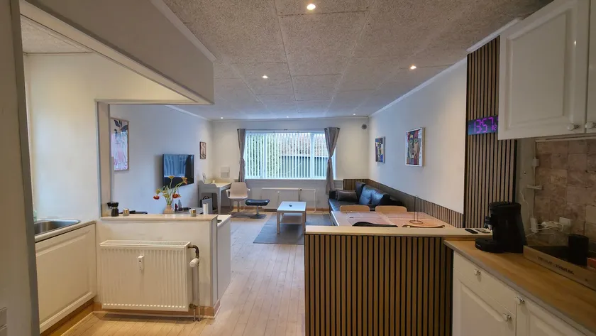 Centrally located townhouse in quiet surroundings - Image 1