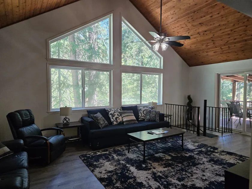 Cascade Retreat, Hot Tub, Fire Pit, and More! - Image 1