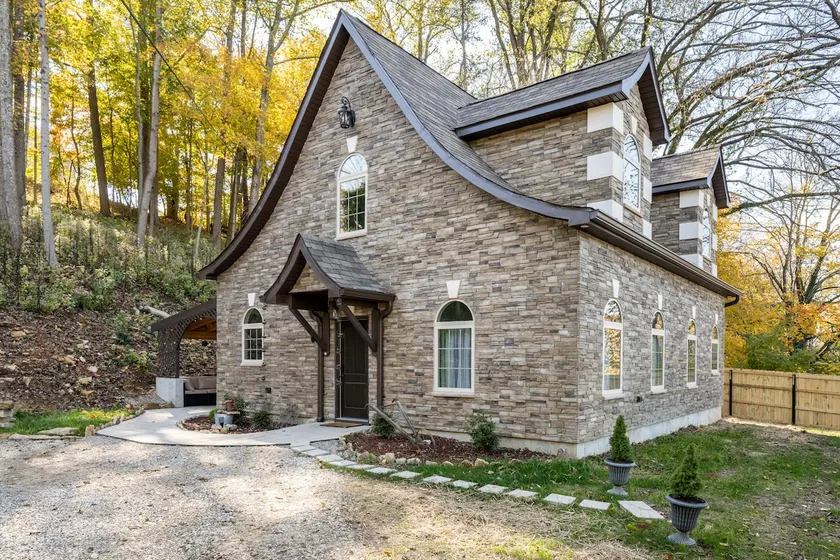 Hammond Hillside Cottage - Image 1