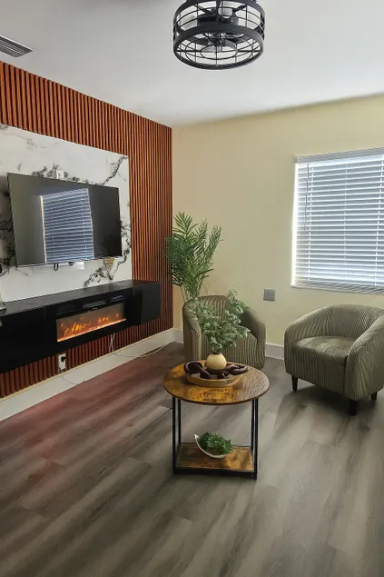 Palmera House in Tampa with Hot Tub 10 minutes from Airport & Busch Gardens - Image 1