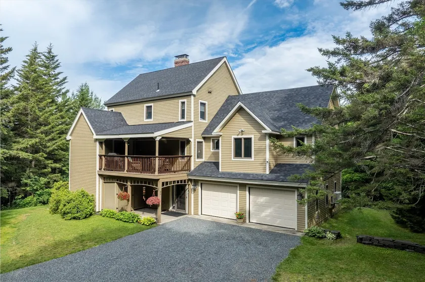Beautiful 4 Bedroom Cabin by Spruce Lake - Image 1