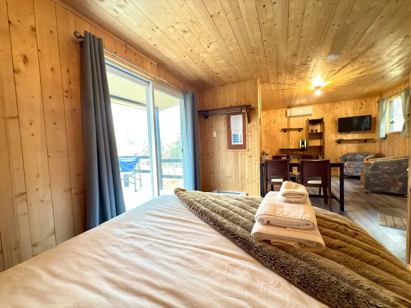 Lake Pohénégamook, beatitude guaranteed! cabin #3 - Image 1