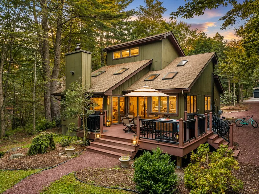 Lake Naomi Creekside Cabin| Firepit, Fairy Village - Image 1