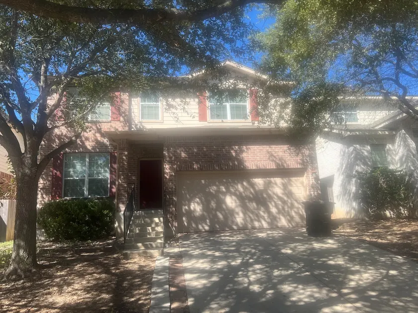 Entire Home in Helotes - Image 1