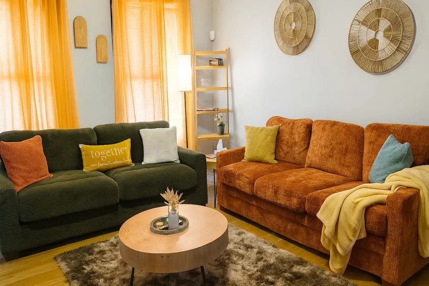 Warm & Comfortable 2BR | 1st FLR | Shrewsbury St - Image 1