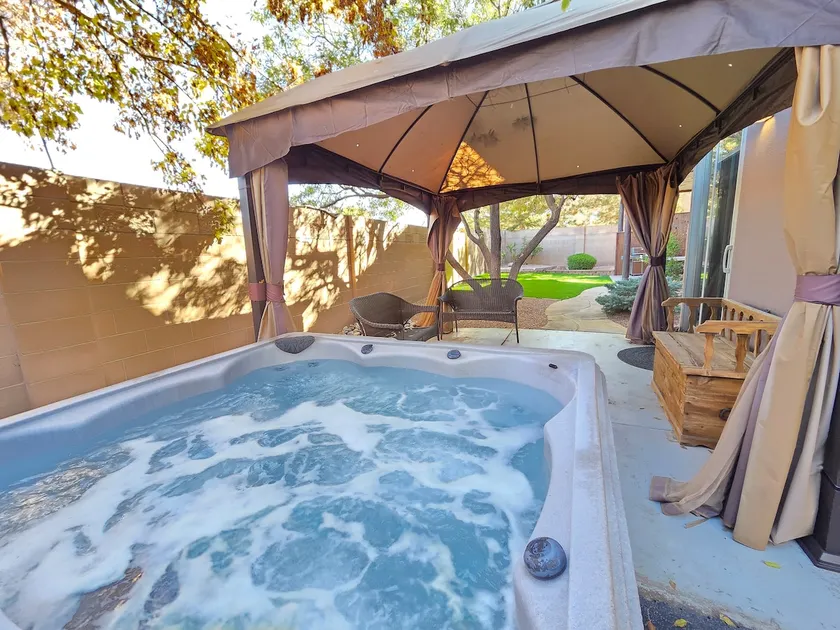 Desert Sun-Southwest/4beds/Hot-tub/Pets Welcome! - Image 1