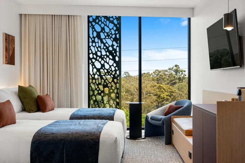 Split Single Room at Hackney Hotel - Image 1