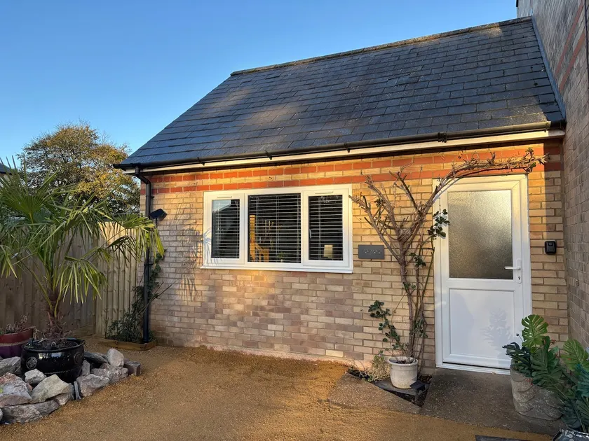 Guest house in Taunton. One bedroom, two storey - Image 1