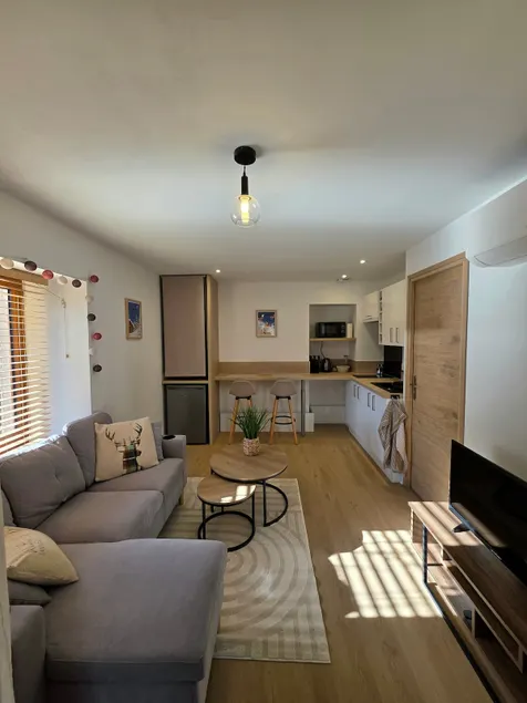 Quiet and cozy apartment – spa bath & garden - Image 1
