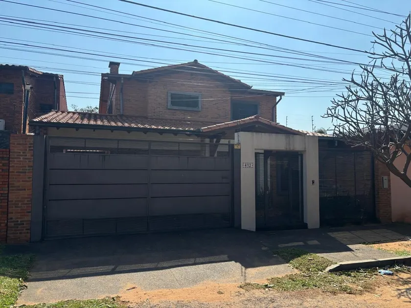Multifamily house with pool - Image 1