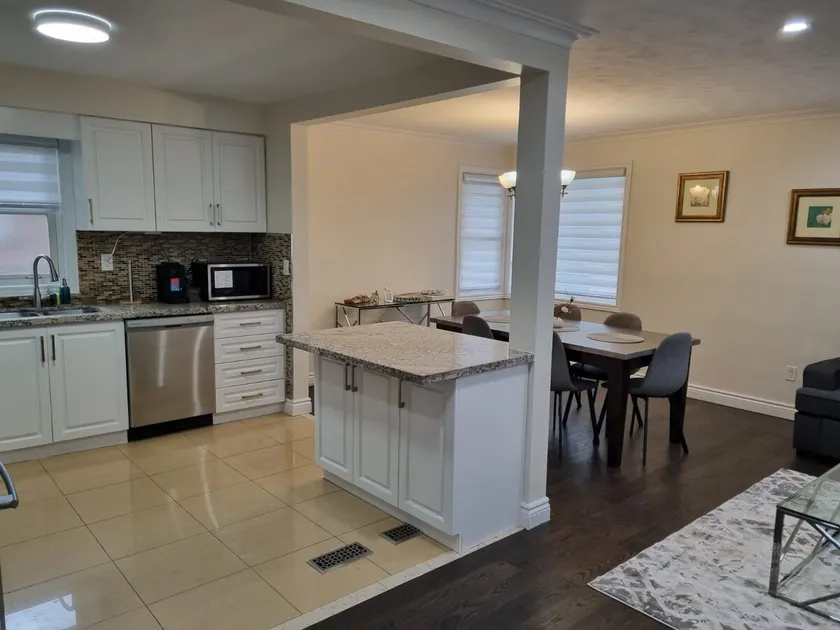 Modern Bungalow in Richmond Hill - 3 Bedrooms - Image 1