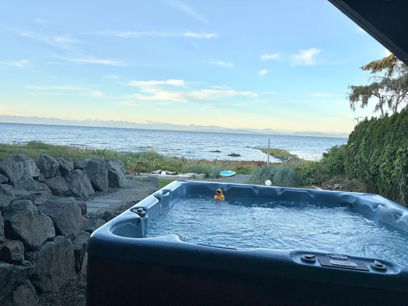 Sunrise Oceanfront Suite in The Comox Valley - Image 1