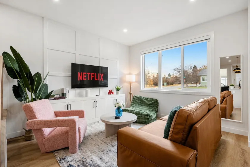 BEST Stylish 3BR | WFH Space | 7 mins to DT - Image 1