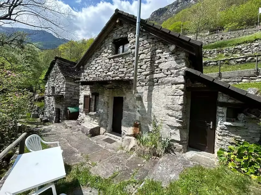The Verzasca chalet by the river - Image 1