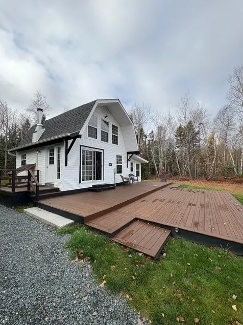 Cottage on East Point - Image 1