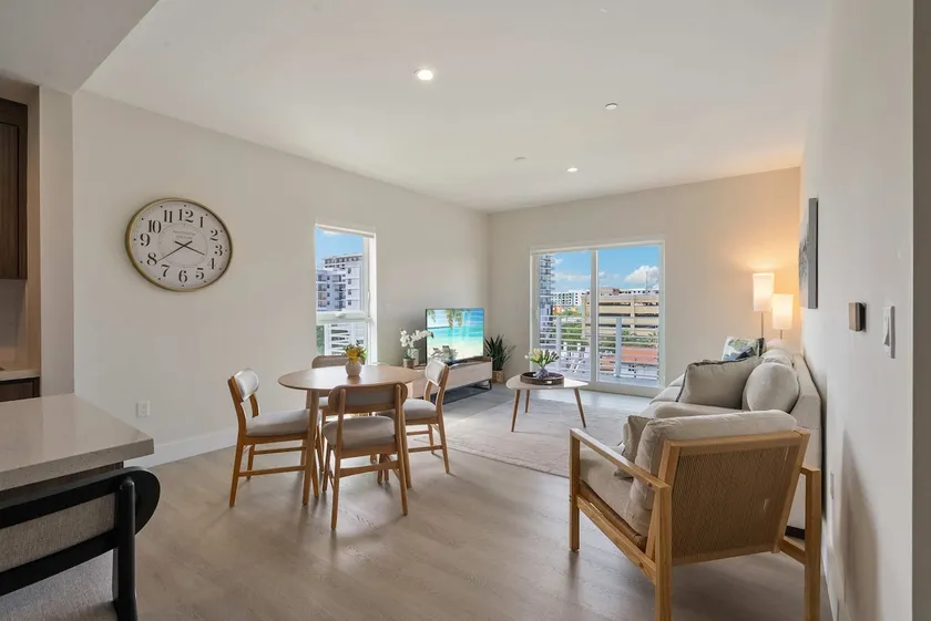 Cozy 2 bedroom, Free Parking and High Speed Wifi - Image 1