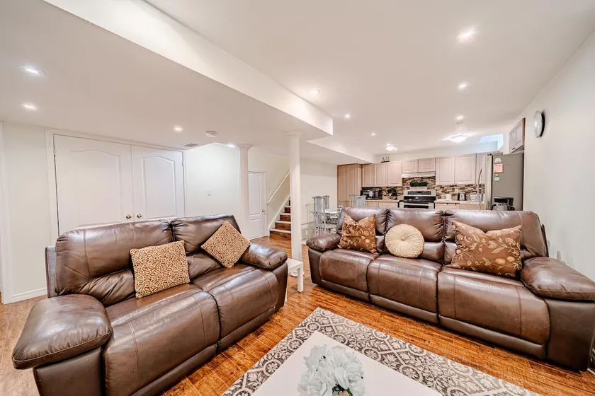 Top 5% Quiet| XL 2BR Suite| Sleeps 6+2 car Parking - Image 1