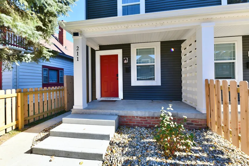 Pet-Friendly 3 BR, Fenced Yard, Off-Street Parking - Image 1