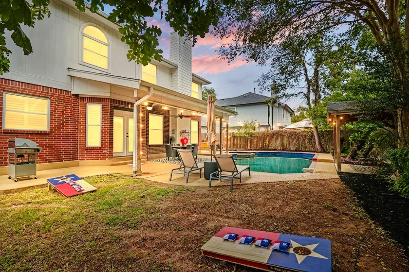 Big Groups! HotTub/Pool!-Game Room & Playset - Image 1