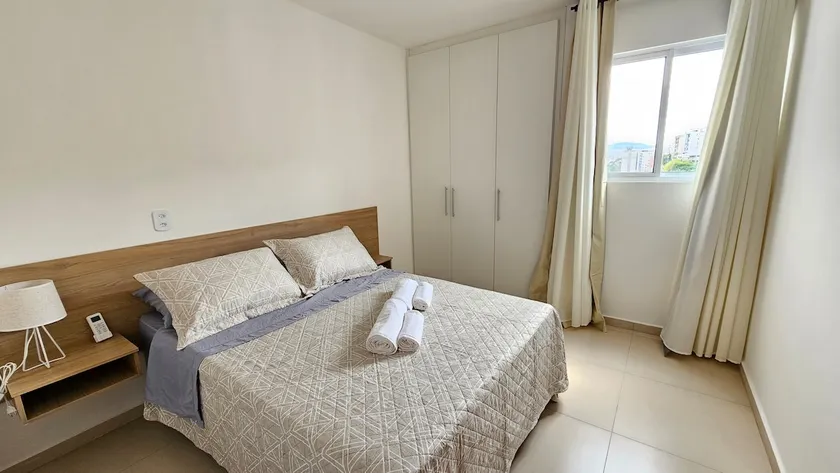 Escape the studios! Large bedroom and living room with air conditioning and parking space - Image 1
