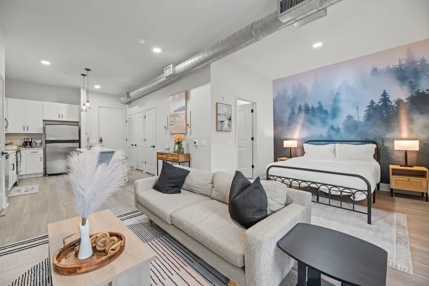 1BR | FREE Parking | Near AAC | 333 - Image 1