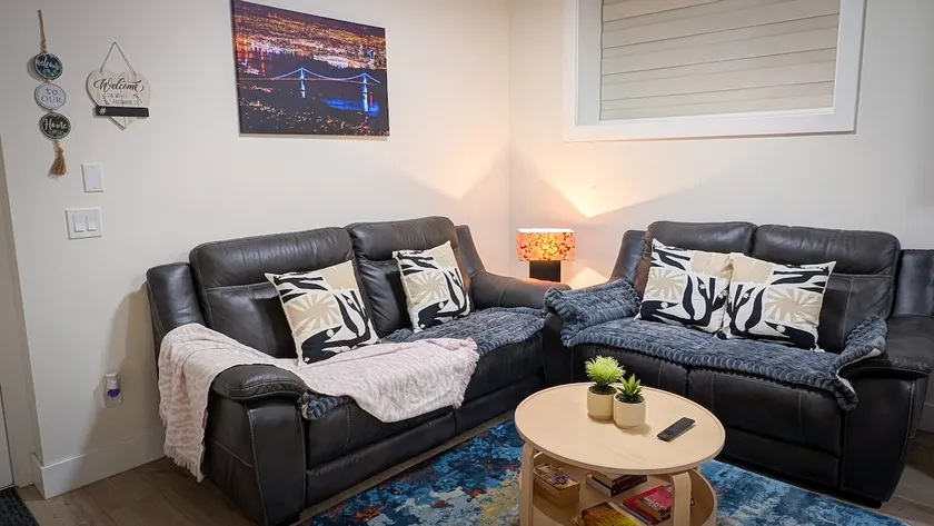 Daisy's Den In Promontory - Chilliwack - Image 1