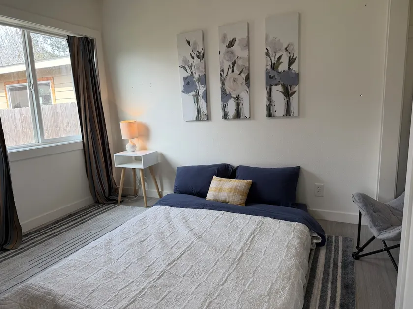 Private studio in safe quiet neighborhood - Image 1