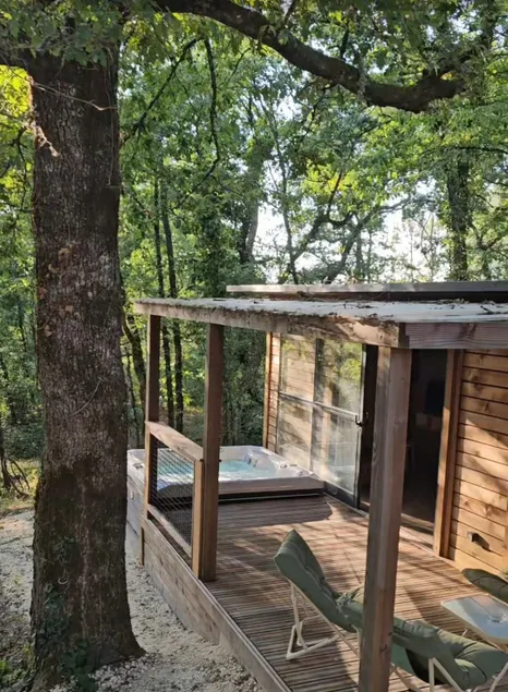 Romantic chalet with private hot tub in the forest - Image 1
