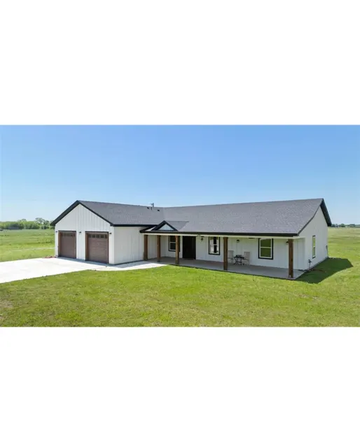 Bright & Cozy Retreat - Image 1
