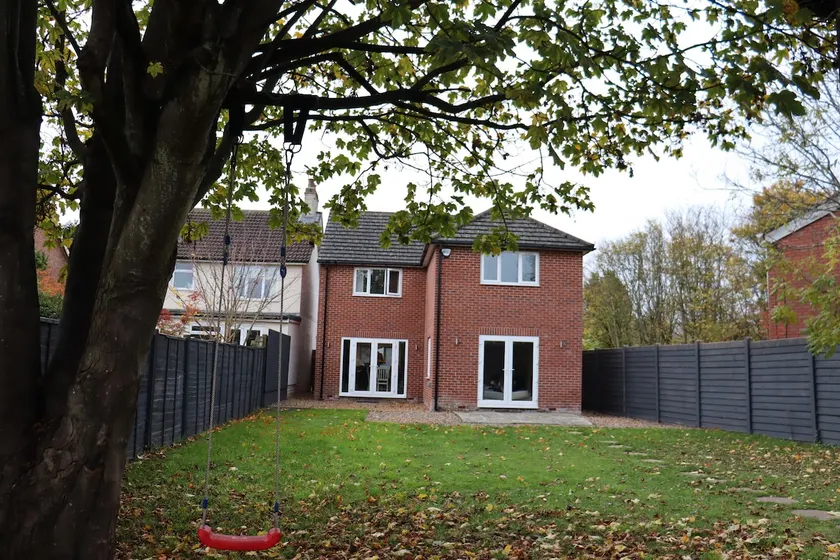 Large 4 bedroom Family let, Contractor, Corporate - Image 1
