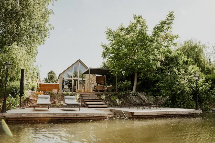 Waterfront Luxury Lodge in Szigetköz - with Jacuzzi - Image 1